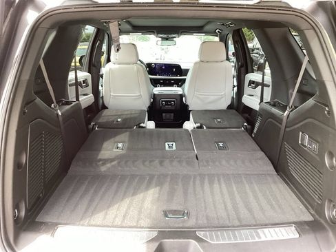 Used 2025 Chevrolet Tahoe Premier w/ Sun And Tow Package AWD/4WD image 15