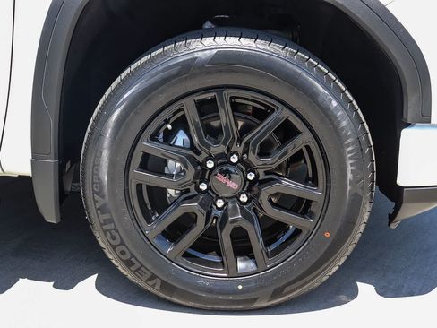 Used 2024 GMC Sierra 1500 Elevation w/ LPO, Elevation Black Package AWD/4WD image 9