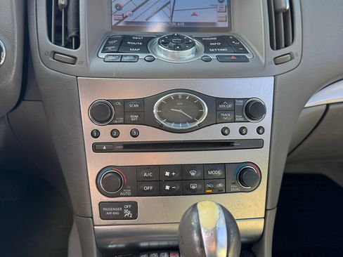 Used 2013 INFINITI G37 x w/ Premium Pkg image 12