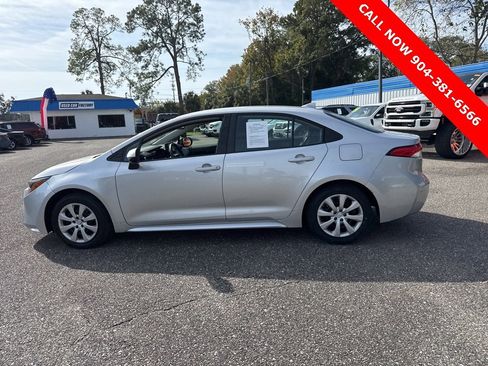 Used 2022 Toyota Corolla LE image 6