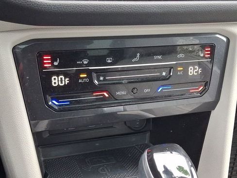 Used 2022 Volkswagen Tiguan SE AWD/4WD image 16