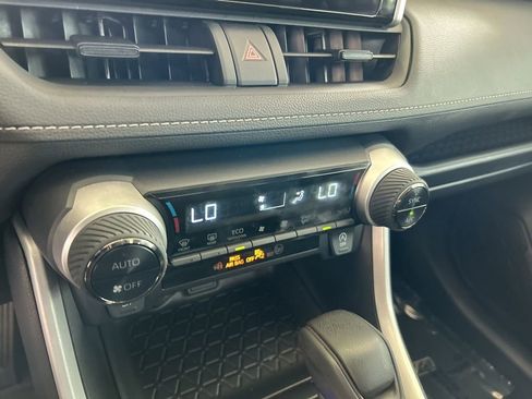 Used 2025 Toyota RAV4 XLE image 40