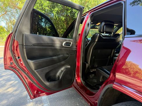 Used 2021 Jeep Grand Cherokee Laredo X RWD image 23