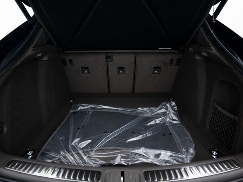 Certified 2025 Porsche Macan image 23