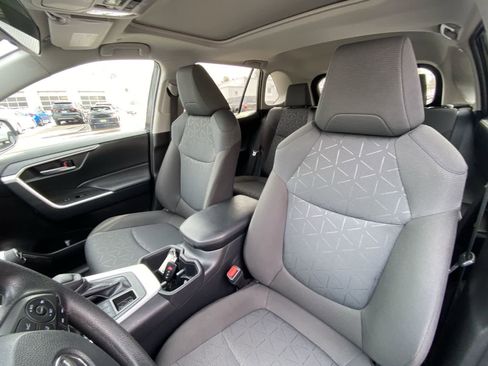 Used 2025 Toyota RAV4 XLE w/ Convenience Package image 21