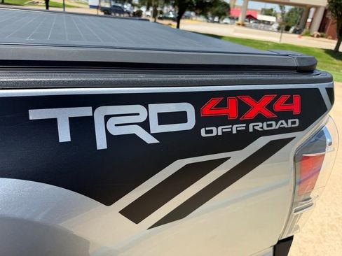 Used 2022 Toyota Tacoma TRD Off-Road w/ Technology Package AWD/4WD image 27