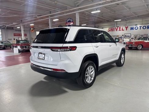 New 2025 Jeep Grand Cherokee Laredo X w/ Luxury Tech Group I image 5