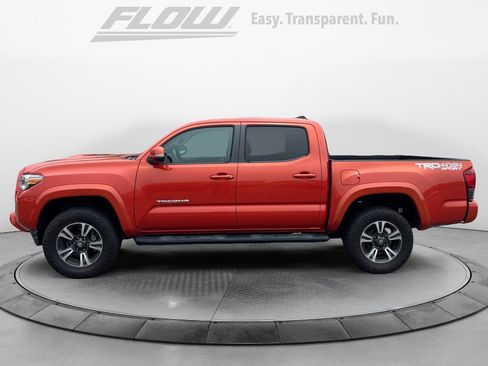 Used 2018 Toyota Tacoma TRD Sport w/ Technology Package AWD/4WD image 4