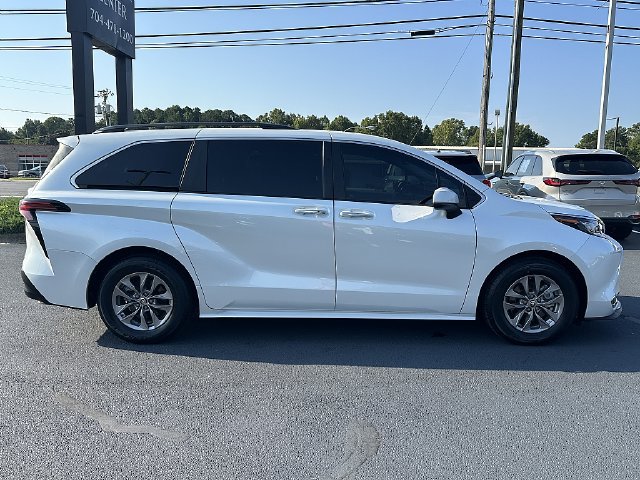 Used 2022 Toyota Sienna XLE FWD image 8