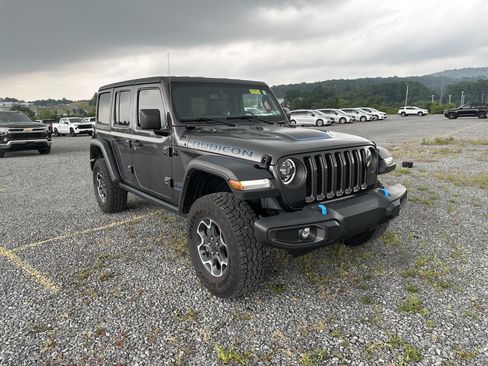 Used 2023 Jeep Wrangler Unlimited Rubicon 4xe w/ Cold Weather Group AWD/4WD image 8