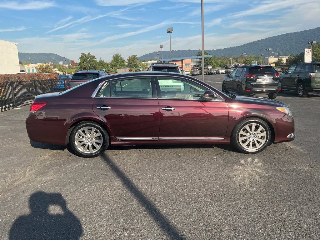 Used 2012 Toyota Avalon Limited FWD image 4