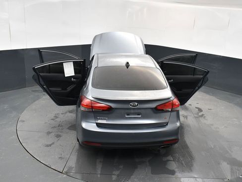 Used 2017 Kia Forte S image 22