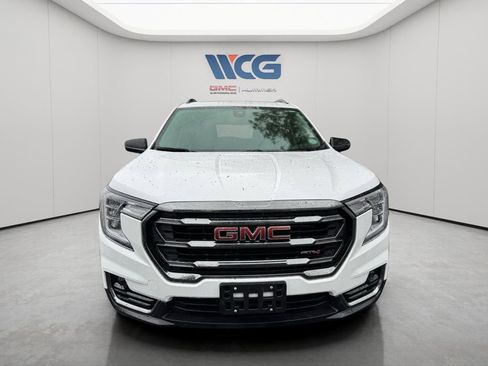 Used 2024 GMC Acadia AT4 w/ Luxury Package AWD/4WD image 2