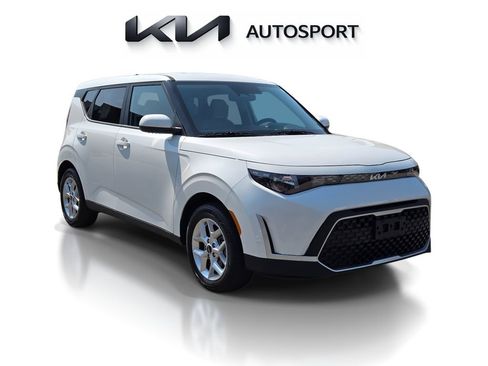 Used 2025 Kia Soul LX FWD image 3