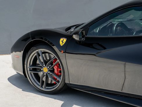 Used 2018 Ferrari 488 GTB RWD image 56
