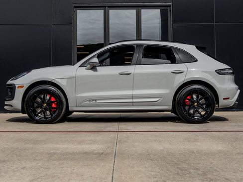 New 2026 Porsche Macan GTS image 2