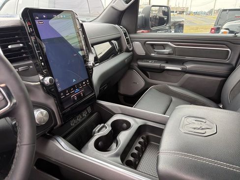 Used 2025 RAM 1500 Laramie w/ Night Edition image 37