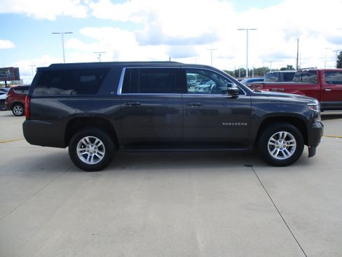 Used 2016 Chevrolet Suburban LT RWD image 7