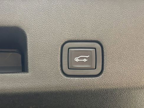 Used 2024 GMC Acadia Elevation AWD/4WD image 9