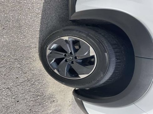 Used 2024 Nissan Rogue SV FWD image 16