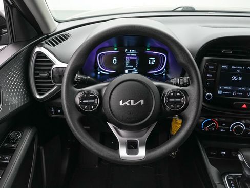 Used 2025 Kia Soul LX FWD image 14