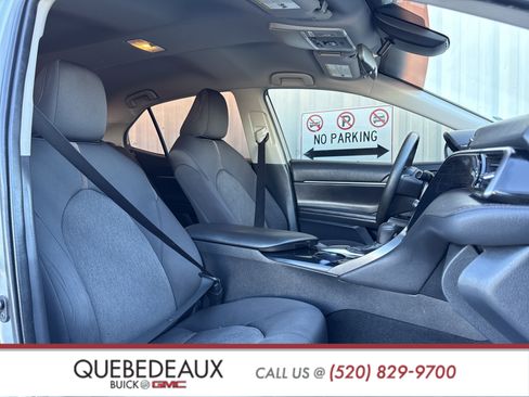 Used 2020 Toyota Camry LE w/ Carpet Mat Package image 38