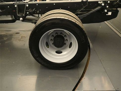 New 2026 Ford F450 XL w/ XL Chrome Package image 9