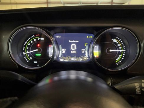 Used 2023 Jeep Wrangler Unlimited w/ Sun & Screen Package image 16