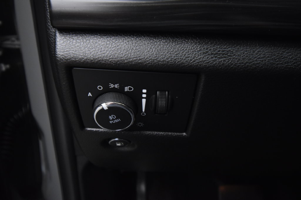 Used 2019 Jeep Grand Cherokee Laredo AWD/4WD image 32