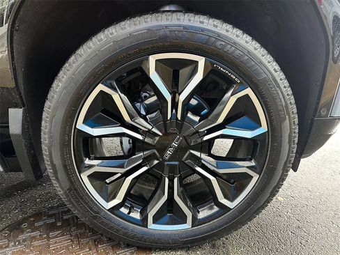 Used 2025 GMC Sierra EV Denali image 9