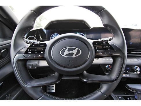 Used 2025 Hyundai Elantra SEL FWD image 14