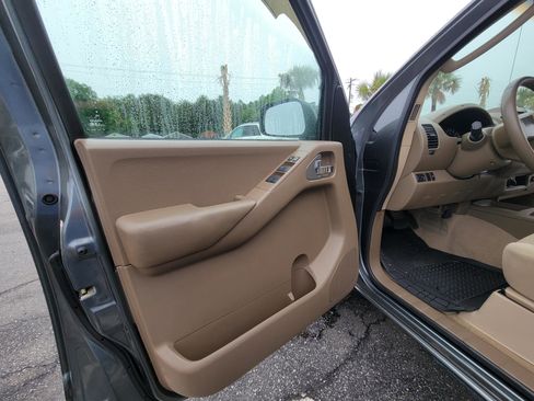 Used 2007 Nissan Frontier SE w/ SE Value Truck Pkg AWD/4WD image 22
