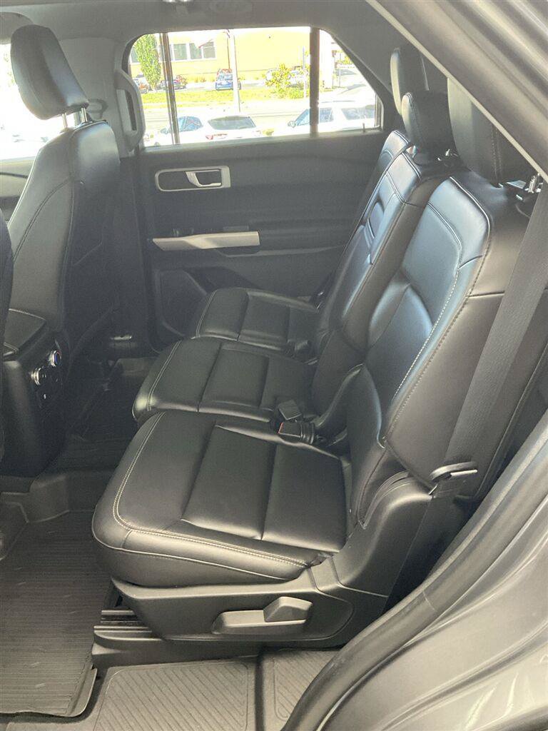 Used 2022 Ford Explorer XLT w/ Equipment Group 202A AWD/4WD image 10