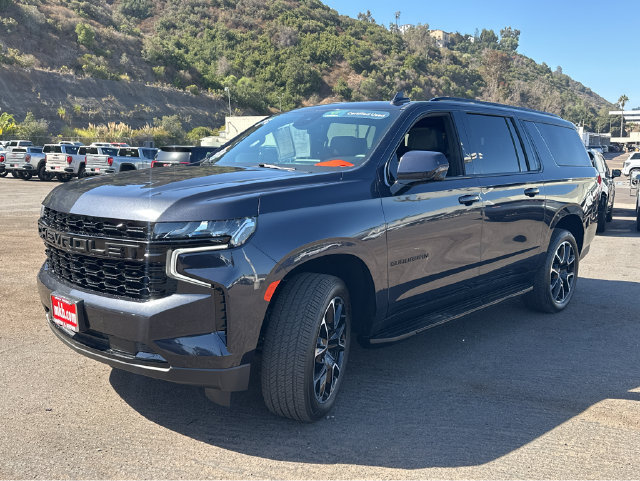 Used 2024 Chevrolet Suburban RST w/ Luxury Package AWD/4WD image 10