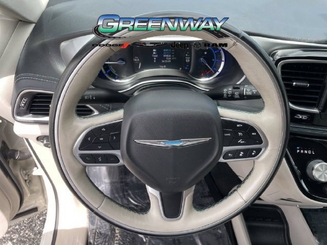 Used 2017 Chrysler Pacifica Platinum FWD image 35