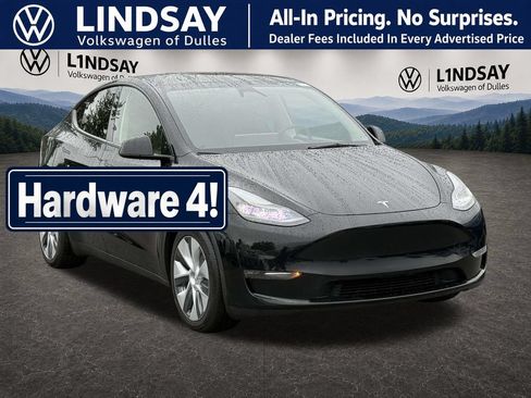 Used 2023 Tesla Model Y Long Range AWD/4WD image 1