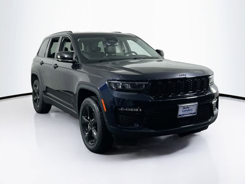 Used 2023 Jeep Grand Cherokee Limited w/ Black Appearance Package image 3