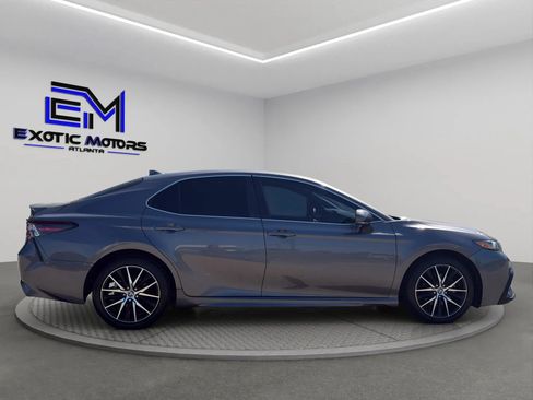 Used 2022 Toyota Camry SE FWD image 6