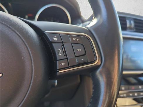 Used 2017 Jaguar F-PACE Prestige AWD/4WD image 17