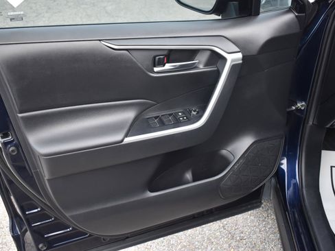 Used 2020 Toyota RAV4 XLE Premium FWD image 24