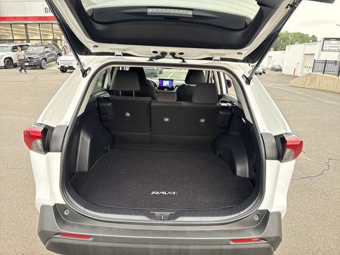Used 2023 Toyota RAV4 LE AWD/4WD image 28