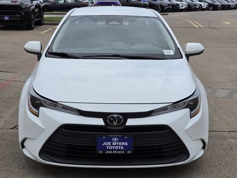 Used 2025 Toyota Corolla LE FWD image 3