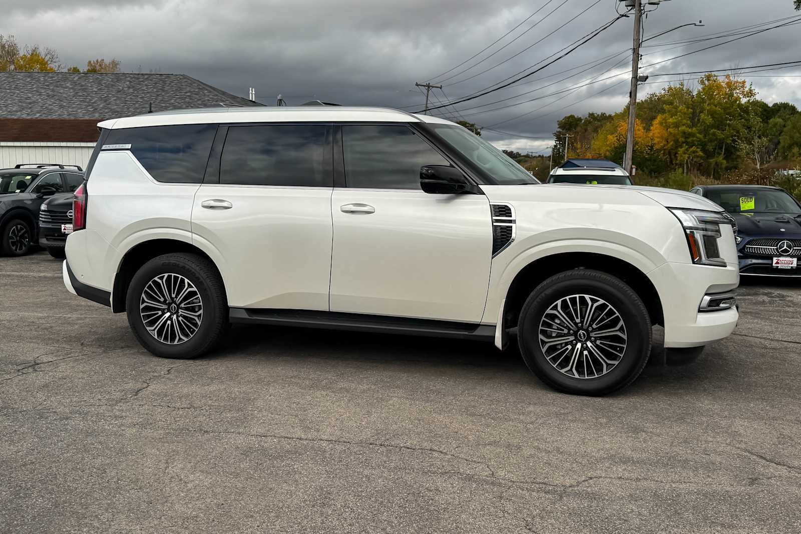 Certified 2026 Nissan Armada Platinum AWD/4WD image 2