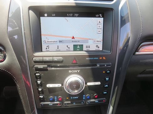 Used 2018 Ford Explorer Platinum AWD/4WD image 18