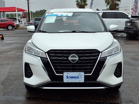 Used 2023 Nissan Kicks SV FWD image 3