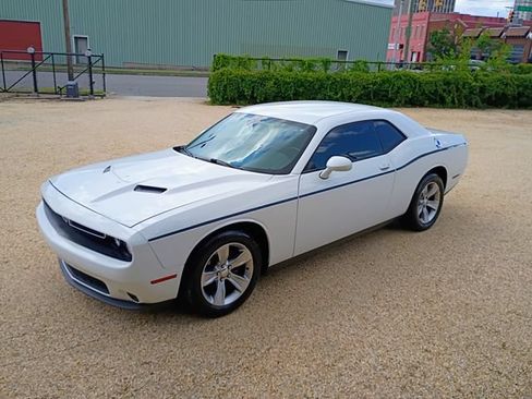Used 2017 Dodge Challenger SXT RWD image 18