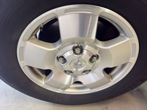 Used 2013 Toyota Tundra 4x4 CrewMax image 32