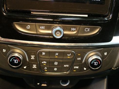 Used 2023 Chevrolet Traverse Premier AWD/4WD image 28