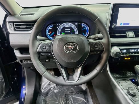 Used 2025 Toyota RAV4 XLE w/ Convenience Package AWD/4WD image 11
