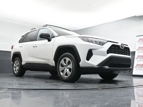 Used 2021 Toyota RAV4 LE image 18
